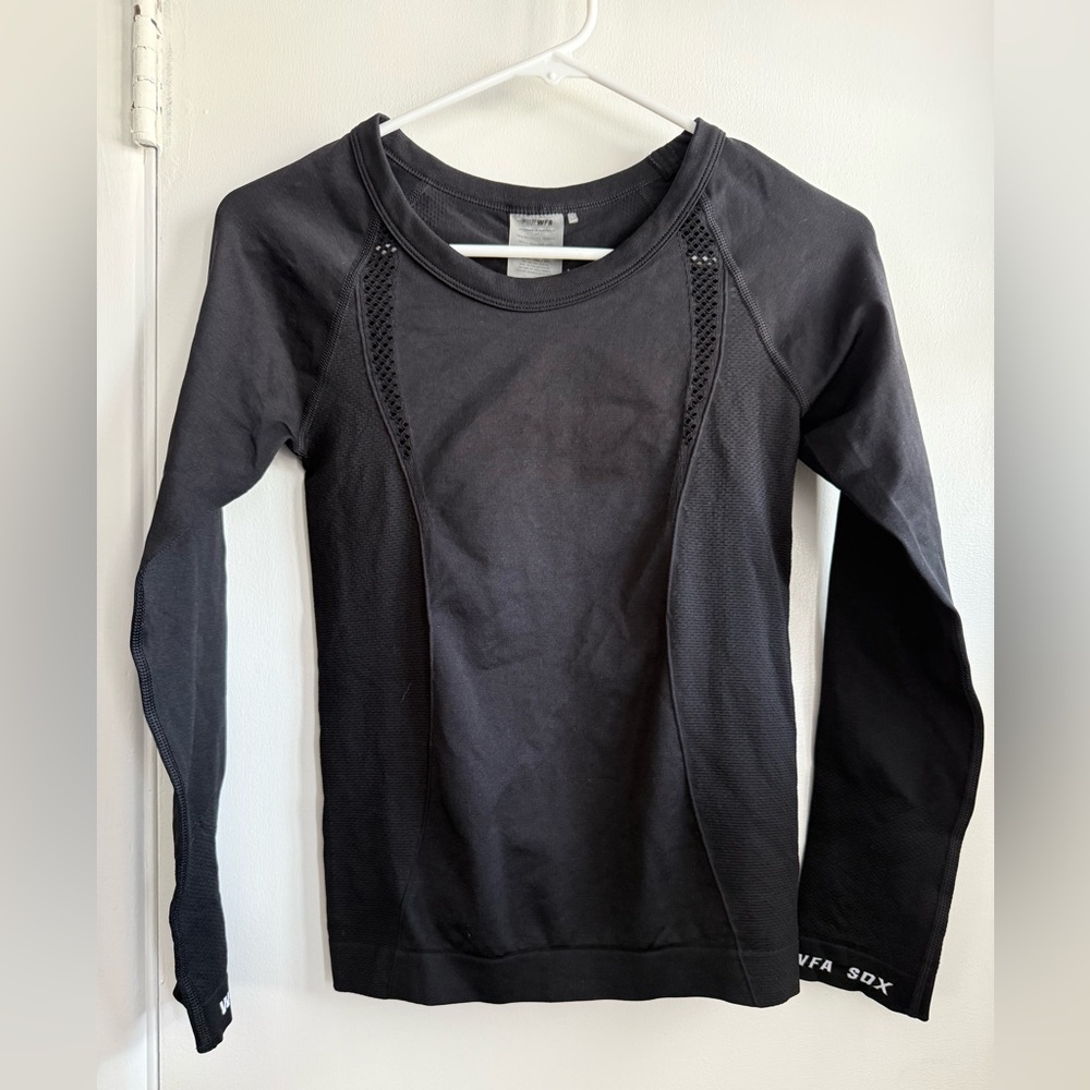 White Fox Boutique Activewear Black Long Sleeve Compression Top, Size Med/Large